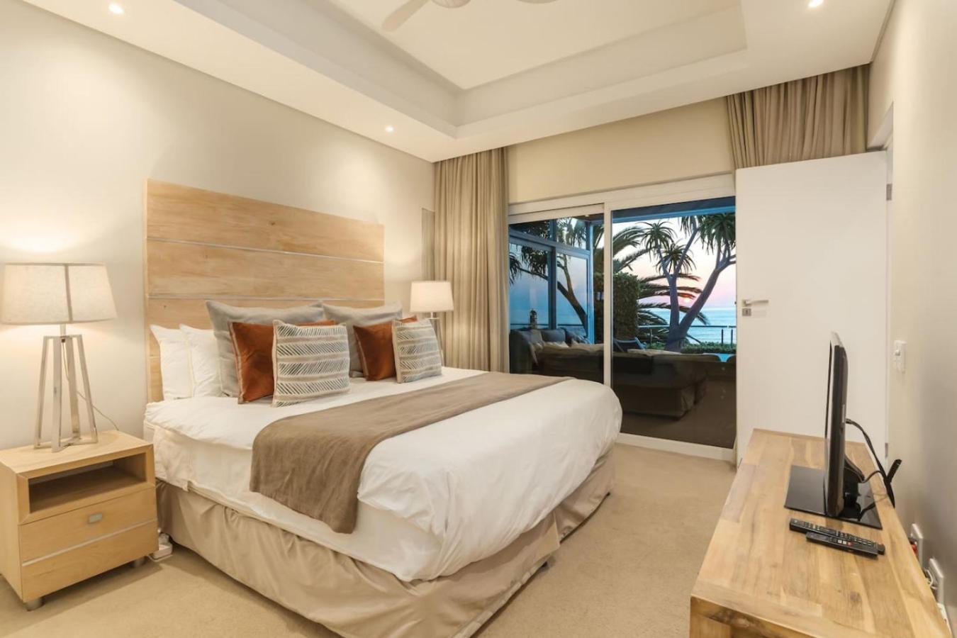 Stern Close Camps Bay * Le Cap