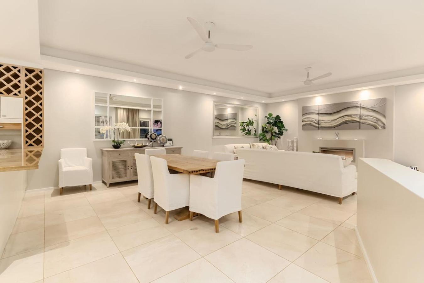 Stern Close Camps Bay Holiday home *