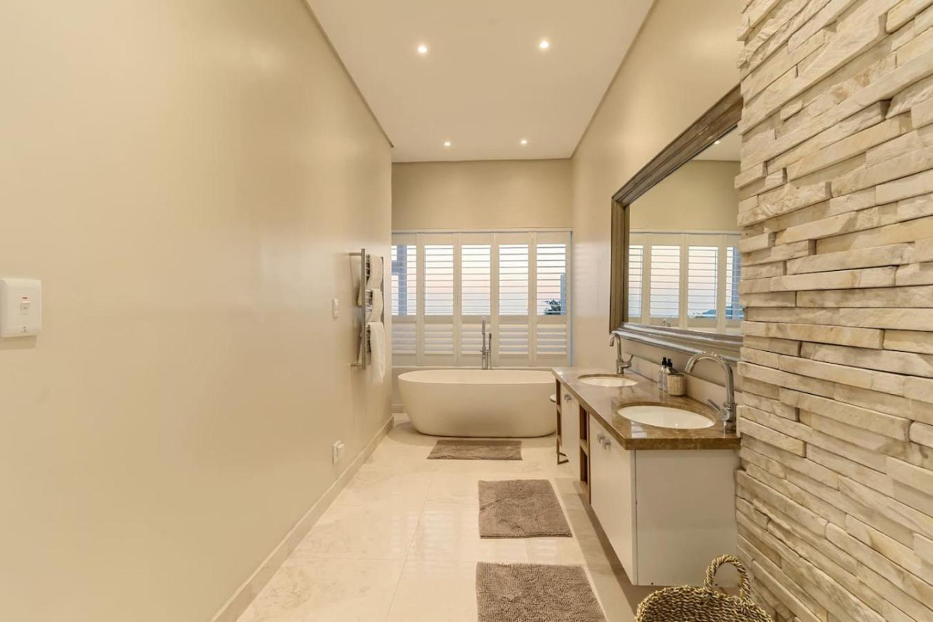 Stern Close Camps Bay Holiday home Cape Town