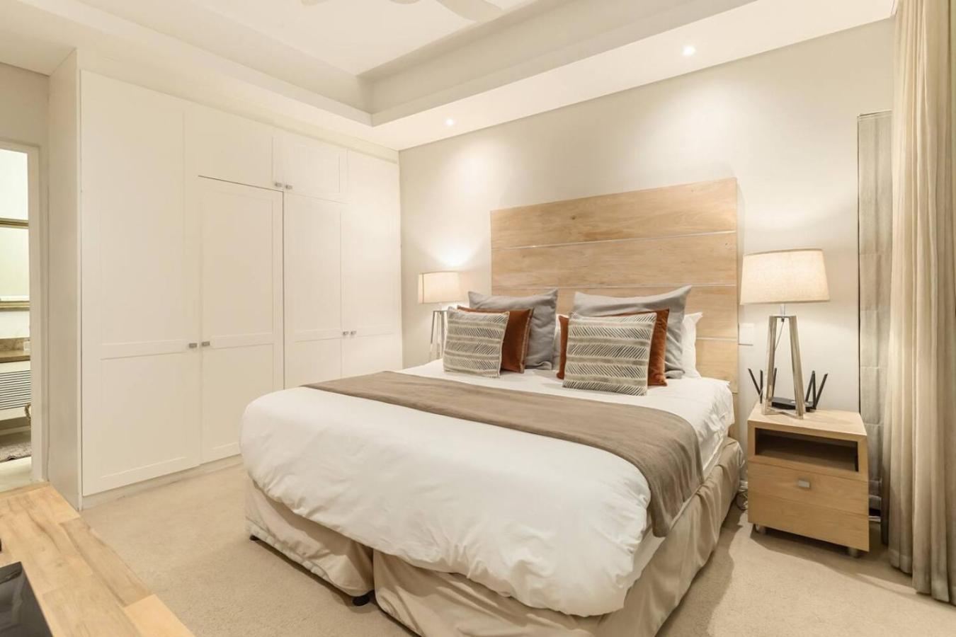 Stern Close Camps Bay Holiday home *