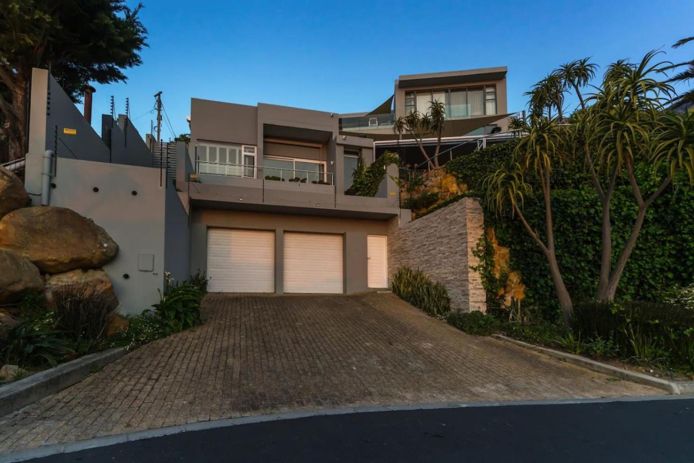 Stern Close Camps Bay Holiday home Cape Town