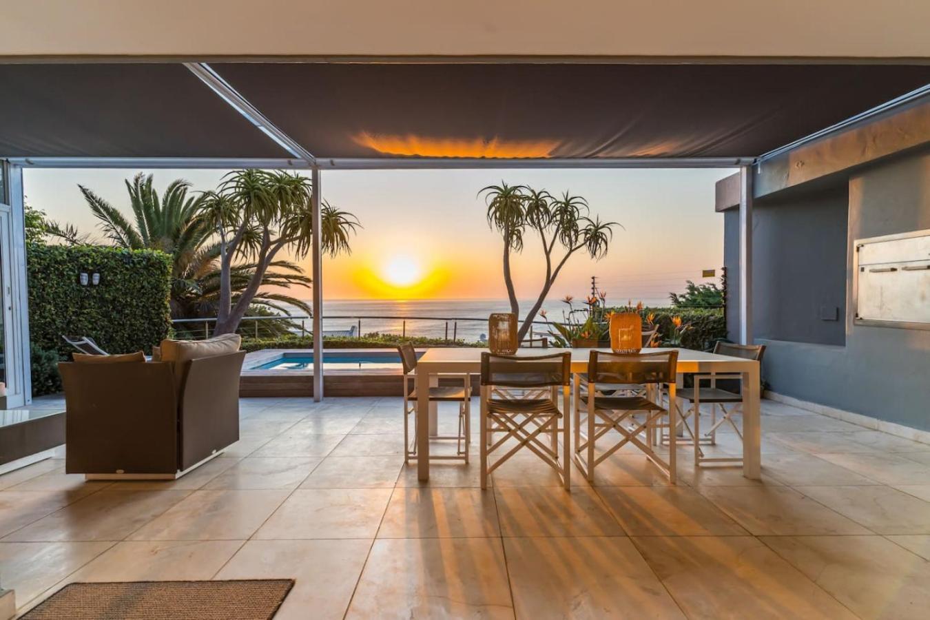 Stern Close Camps Bay Holiday home